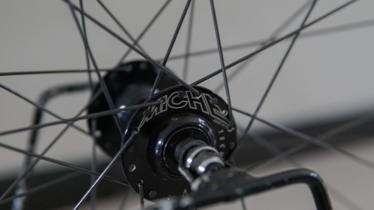 Anditriady2's tweet photo. WTS #fnfjb
Wheelset front
-Rims araya SA-730 32h
-Hub miche primato 36h
-Spoke stainless
-ban luar dan ban dalem
950nego https://t.co/mvEXkdqROz