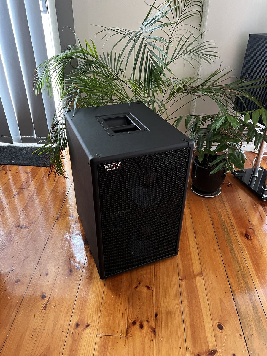 WayneJonesAudio's tweet image. Look what’s hiding in the bushes – prototype of rear ported WJ 2×10 Passive 700 Watt Bass Cabinet

Wayne Jones AUDIO
High Powered, High End Bass Guitar Cabinets | Stereo Valve Bass Guitar Amplifiers &amp;amp; Pre-Amps | Studio Monitors
waynejonesaudio.com

#BassGuitarCabinets