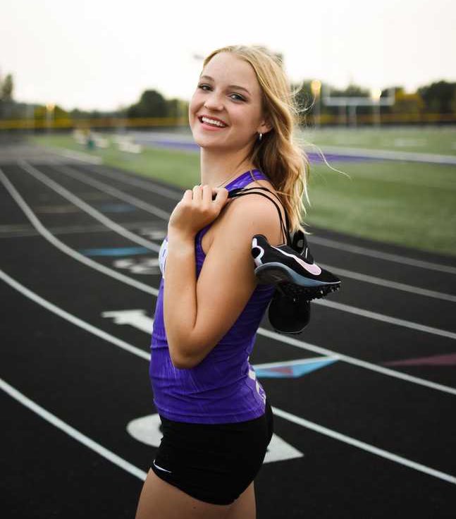 SoniCubed's tweet photo. .@KimReynoldsIA believes that #Transgender folx are coming for our daughters but 

Ashlyn Keeney #Iowa feels differently, “I'd rather race w transgender athletes + possibly be beaten than know that there are people who wish they could be out there running with me and they're not. https://t.co/m9hNXdrCmi
