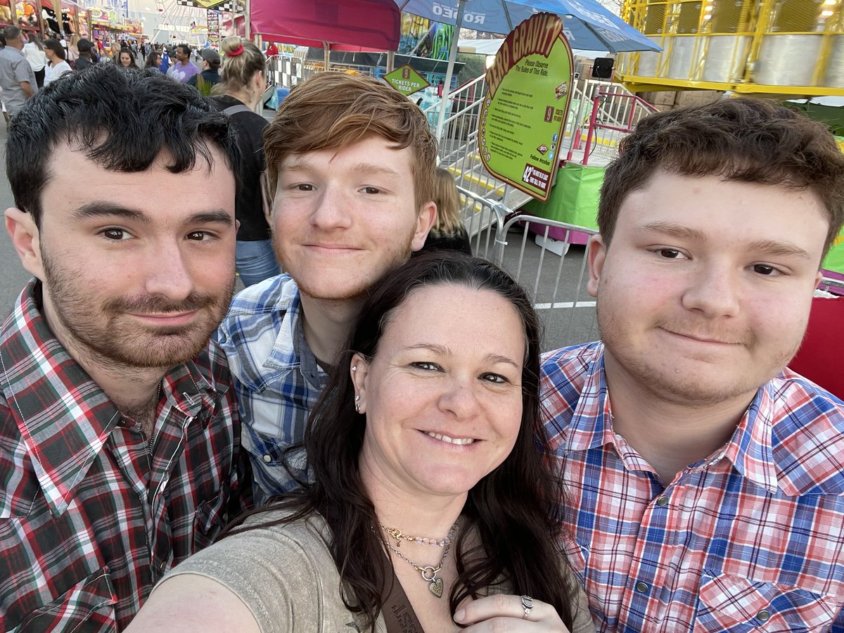 purpleroses079's tweet photo. #rodeohouston https://t.co/UfbG36mNke