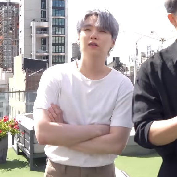 jhopelegante's tweet photo. penso muito nesse yoongi e em como ele é extremamente encantador https://t.co/LW0CnqPUmO