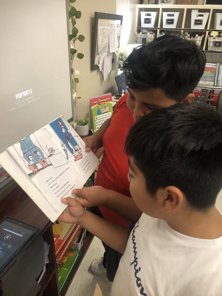 MrsBethHendrick's tweet photo. What a beautiful moment...empowering students using @Novel_Effect to read in Spanish! I love these fearless readers! #teachforjoy https://t.co/9eHS2J4EeJ