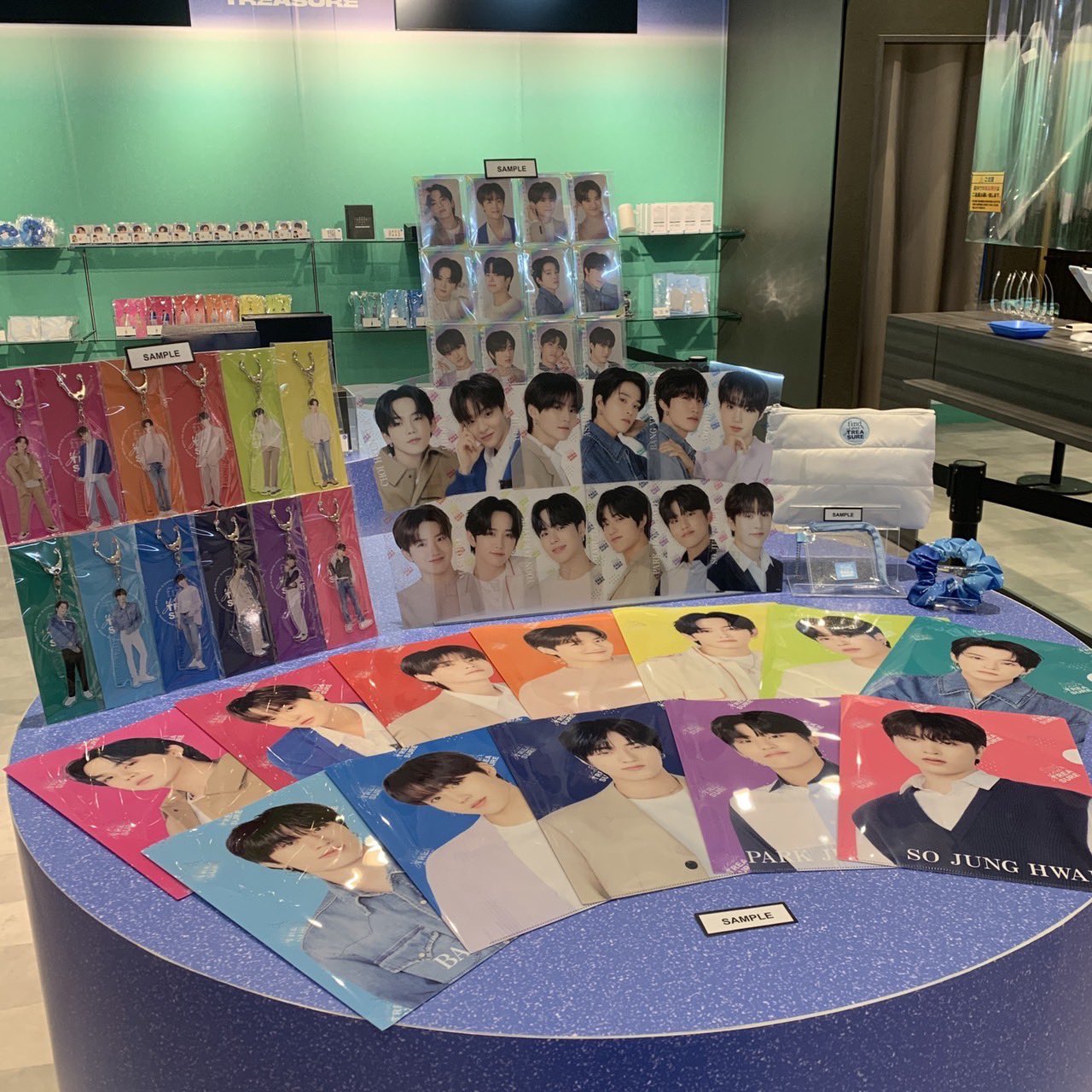 FM-Cef8aAAAO3Fq?format=jpg&name=large