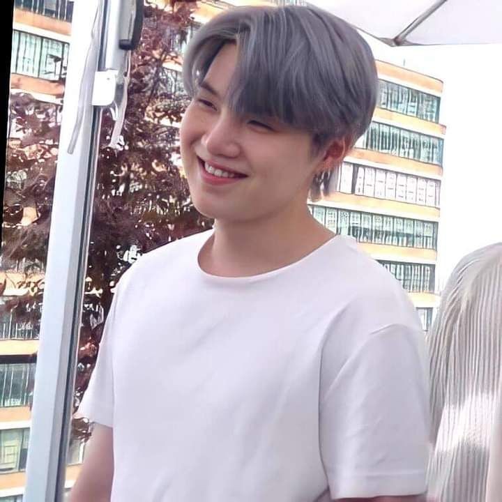 jhopelegante's tweet photo. penso muito nesse yoongi e em como ele é extremamente encantador https://t.co/LW0CnqPUmO