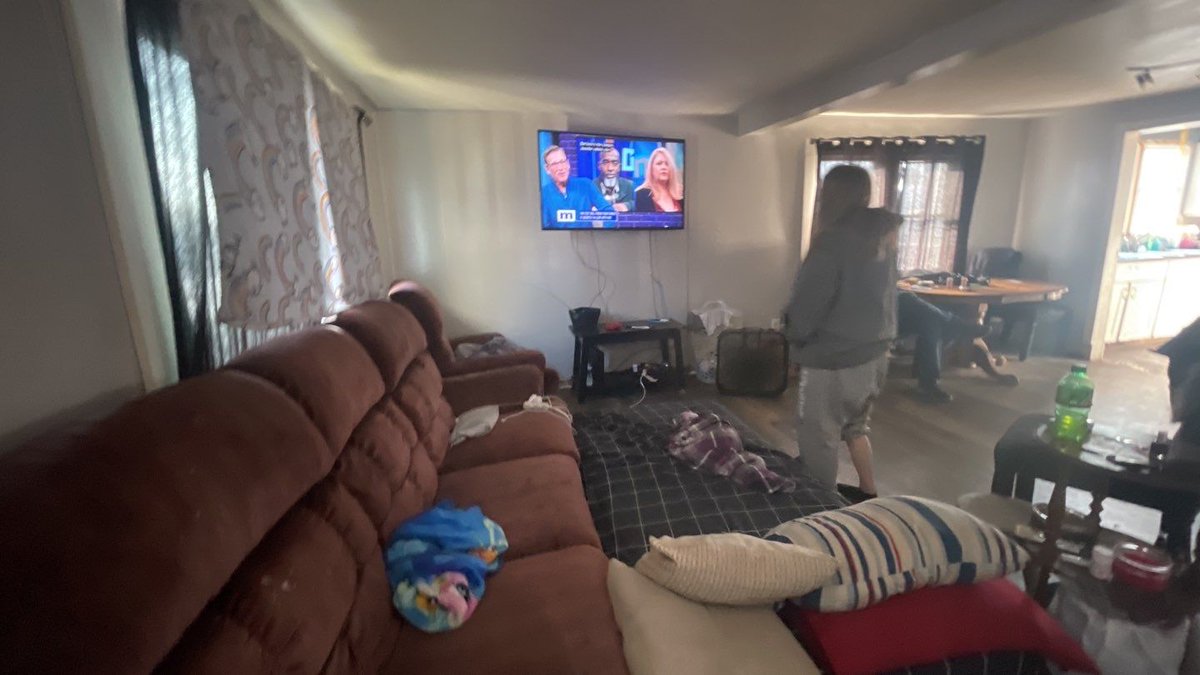 HomeHelpersSol's tweet image. Staging furniture is going in at 2950 Hartline! 🥳⁣⁣
⁣⁣
This house has come a long way since day 1!  There’s a handful of finishing touches left here on the exterior to finish up and then this one will be ready for some new owners! 👏✅⁣⁣

HomeHelpersSolutions.com