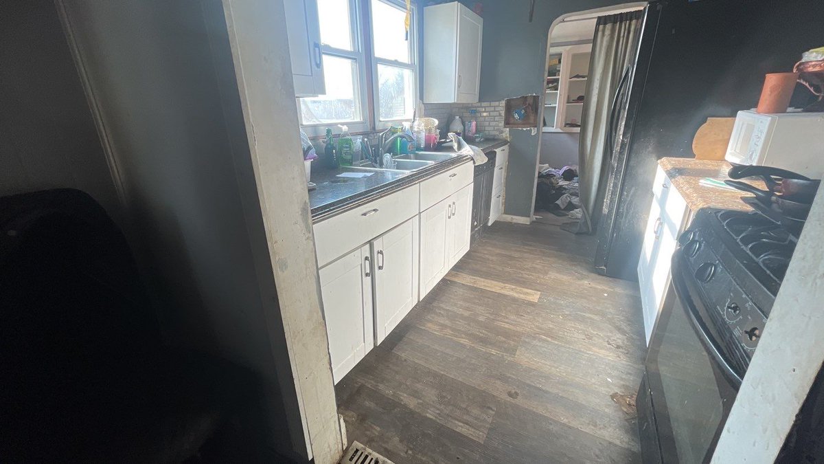 HomeHelpersSol's tweet image. Staging furniture is going in at 2950 Hartline! 🥳⁣⁣
⁣⁣
This house has come a long way since day 1!  There’s a handful of finishing touches left here on the exterior to finish up and then this one will be ready for some new owners! 👏✅⁣⁣

HomeHelpersSolutions.com