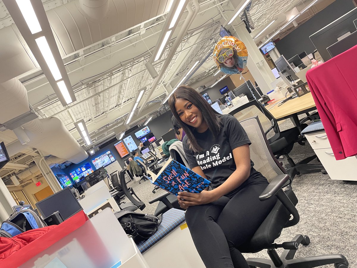 jadejarvisTV's tweet photo. Join me in the #BeAReadingRoleModelChallenge and help support @LiteracyNHood!

When children see adults around them reading for fun -- it encourages them to read for fun too 😊

https://t.co/nTb2dvdM0D https://t.co/CnxRHWq9oZ