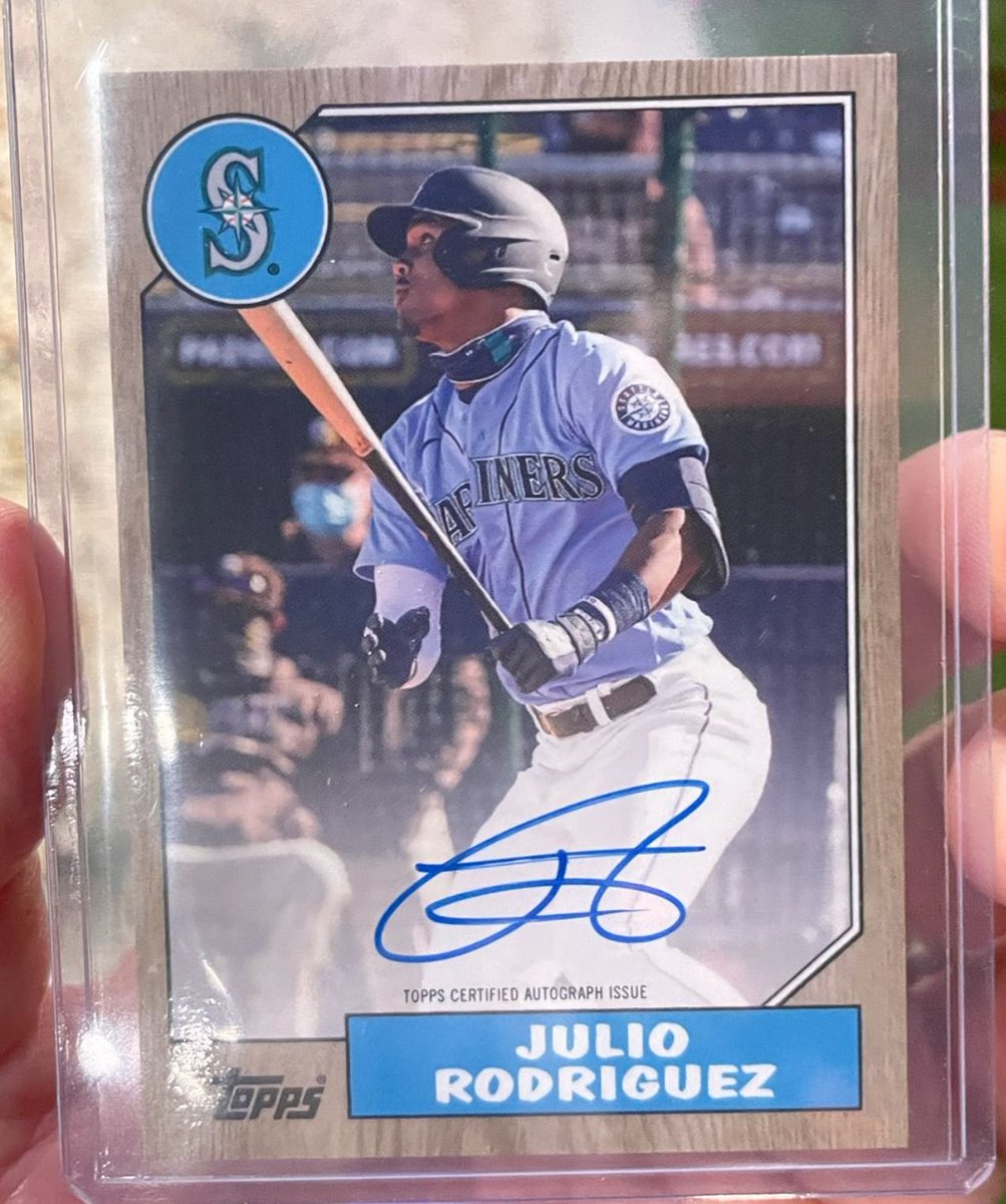 GoGTSLive's tweet image. We are LIVE!

RT &amp;amp; Watch Now here to enter to win our @Topps  Industry Conference goodies ~ bit.ly/GTSTwitch 

#Collect #TheHobby