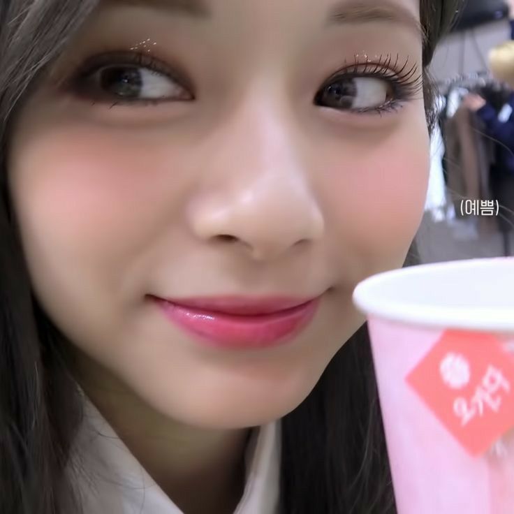 JMTZPICS's tweet image. pink cheeks