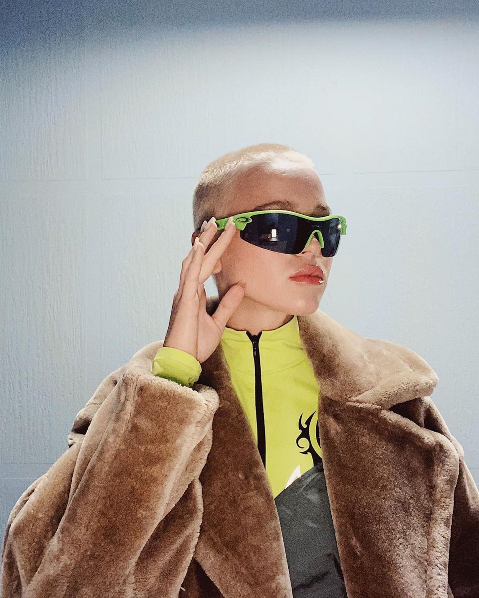 hoy kumplen años los facheros osea yop saludenme o tiro en la trucha