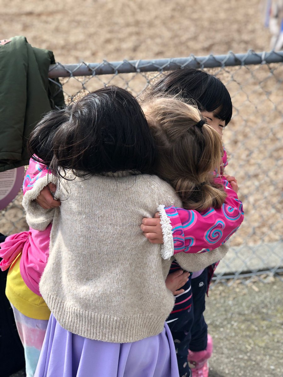 Jennifer Wong (@jenntangwong) on Twitter photo Kindergarten friendships. The most beautiful kind. <a href="/HollyburnSchool/">Hollyburn Elementary School</a> @CR4YC #westvaned Kindergarten friendships. The most beautiful kind. <a href="/HollyburnSchool/">Hollyburn Elementary School</a> @CR4YC #westvaned