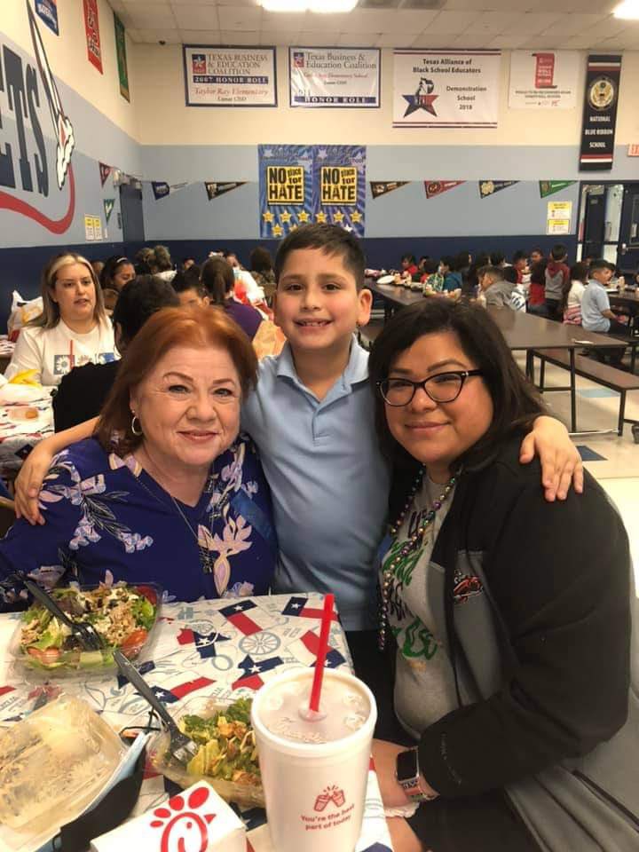 SimplyAlex02's tweet photo. #PublicSchoolWeek at #RayElementary We are a #RedTrackFamily thank you @bentheprincipal for having an amazing team and for hosting a fun #Math&ScienceNight @LamarCISD #ProudParent https://t.co/FyVHinrQGx