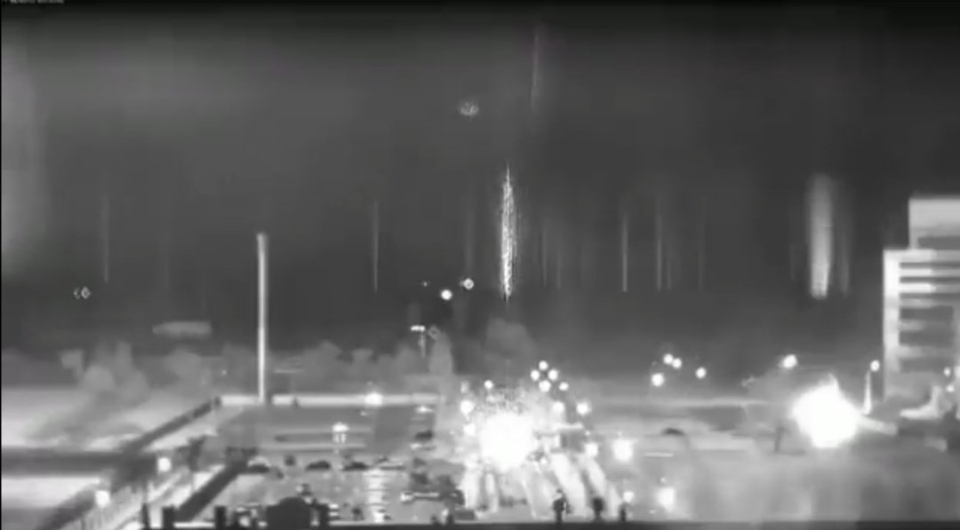 ErbolDigital's tweet photo. #ÚLTIMO La Agencia Internacional de Energía Atómica (AIEA) alertó de un "grave peligro" y pidió frenar uso de la fuerza en gran central de  nuclear de #Ucrania Zaporiyia. Hasta el momento, no se detectaron cambios en los niveles de radiación. Vía: AFP https://t.co/gULpmETdw4