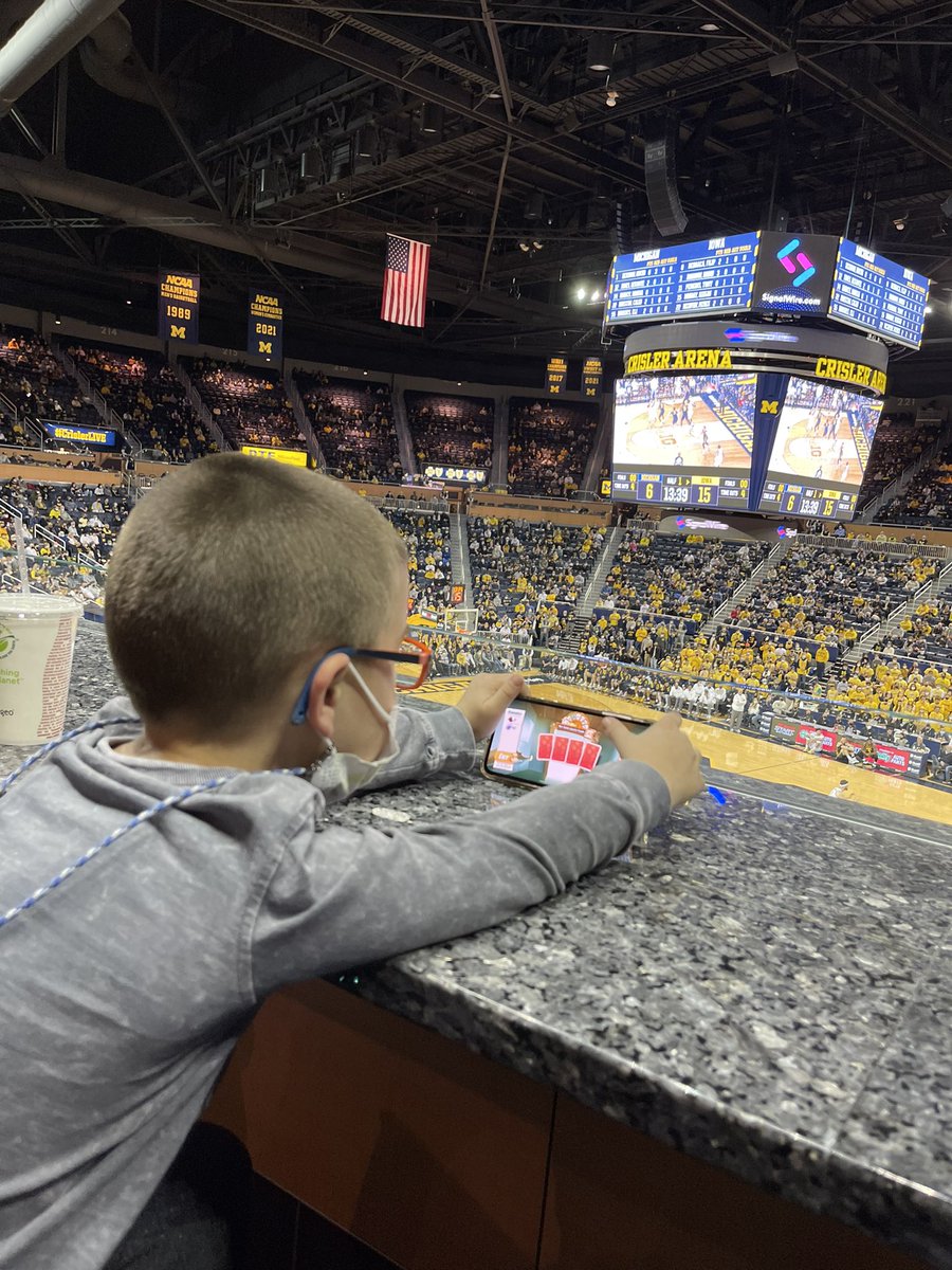 lhicks87's tweet photo. #go blue # suite #big ten https://t.co/TdtZy0tB93