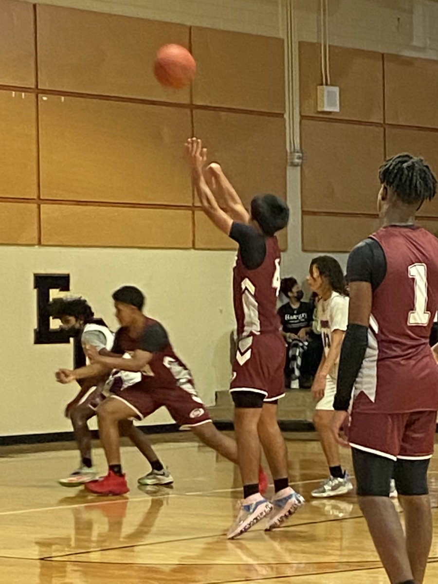 _ECBBasketball's tweet photo. Heritage seals the win at the free throw line in a very exciting game vs Legacy! 

Both schools played team ball, made the extra pass, pushed tempo &amp; played with heart! #TheECWay 

The #HornetsNest was buzzing!!

@ECISDtweets @ArriolaSuzette @HMSHurricanes @LMSKnights https://t.co/XbwRjGGS4i
