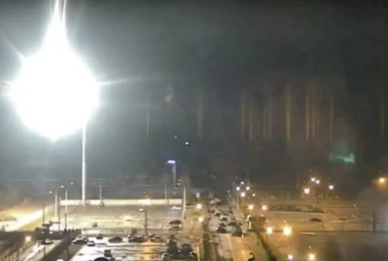 belemnoticiasof's tweet photo. Alvo de um bombardeio russo, a usina nuclear de Zaporizhzhia, na Ucrânia, pode causar uma tragédia 10 vezes maior que o acidente em Chernobyl.

Ucranianos pedem cessar-fogo! https://t.co/LpRtD3ce0T