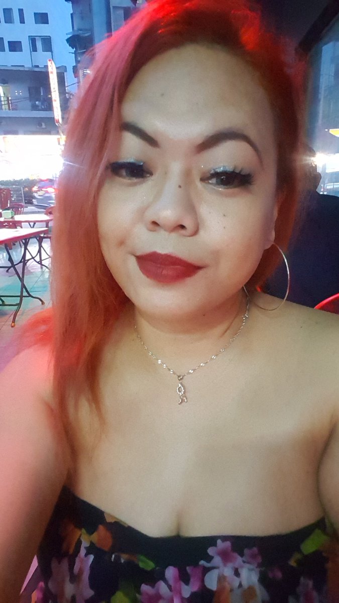 iamQueenNath's tweet photo. Since it is Friday, gonna get get that pretty boy staring at my feet at the bar...
#feetmen
#fridayhunt https://t.co/3Fn2CvHsb9