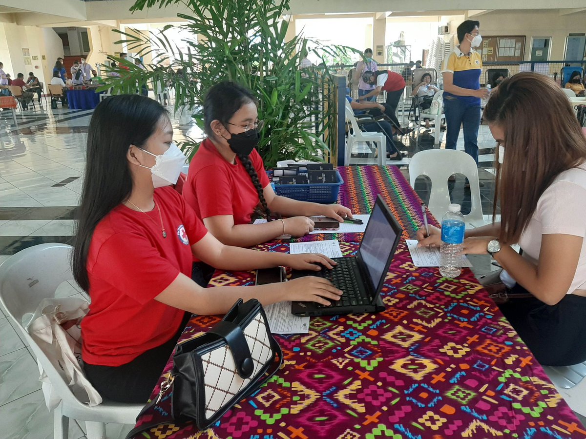 Adnurcy's tweet photo. HAPPENING NOW: #DugongAtenista Day 2

The Ateneo College Red Cross Youth members continue to serve the ADNU community during the 2nd day of Dugong Atenista

More details on: https://t.co/Ow6W0eUv5u https://t.co/AtaMtXHku1
