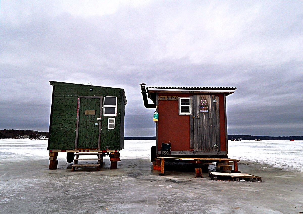 PatGrew's tweet photo. Ice fishing in #Renforth , NB. #smelts #fishing @DestinationNB @mynewbrunswick @NoiseNb @VisitSaintJohn https://t.co/4y52Ws8Pmo