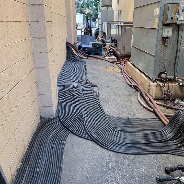 Avid's tweet image. 😮 Film set cable management
📷 instagr.am/pivot_eric

#riggingelectric #local728 #iaste728 #setlife #filmcrew #movies #filmmaking #filmset #bts