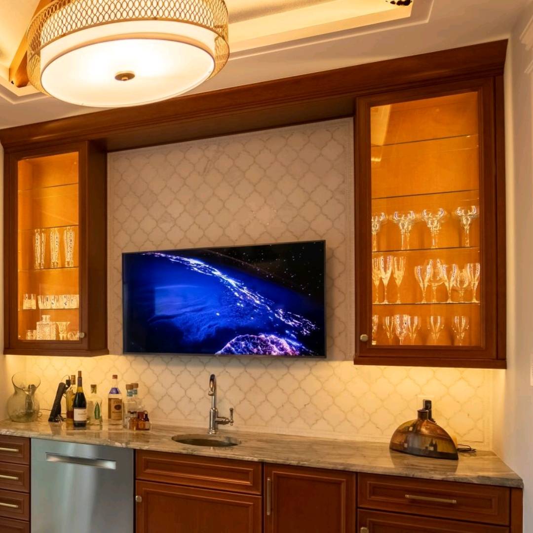 AVArchitechs's tweet photo. Light them cabinets and undercover up!!! #americanlighting #architecture #automation #cabinetry #customhomes #kitchencabinets #interiordesign #luxury https://t.co/0sYFyrDegq