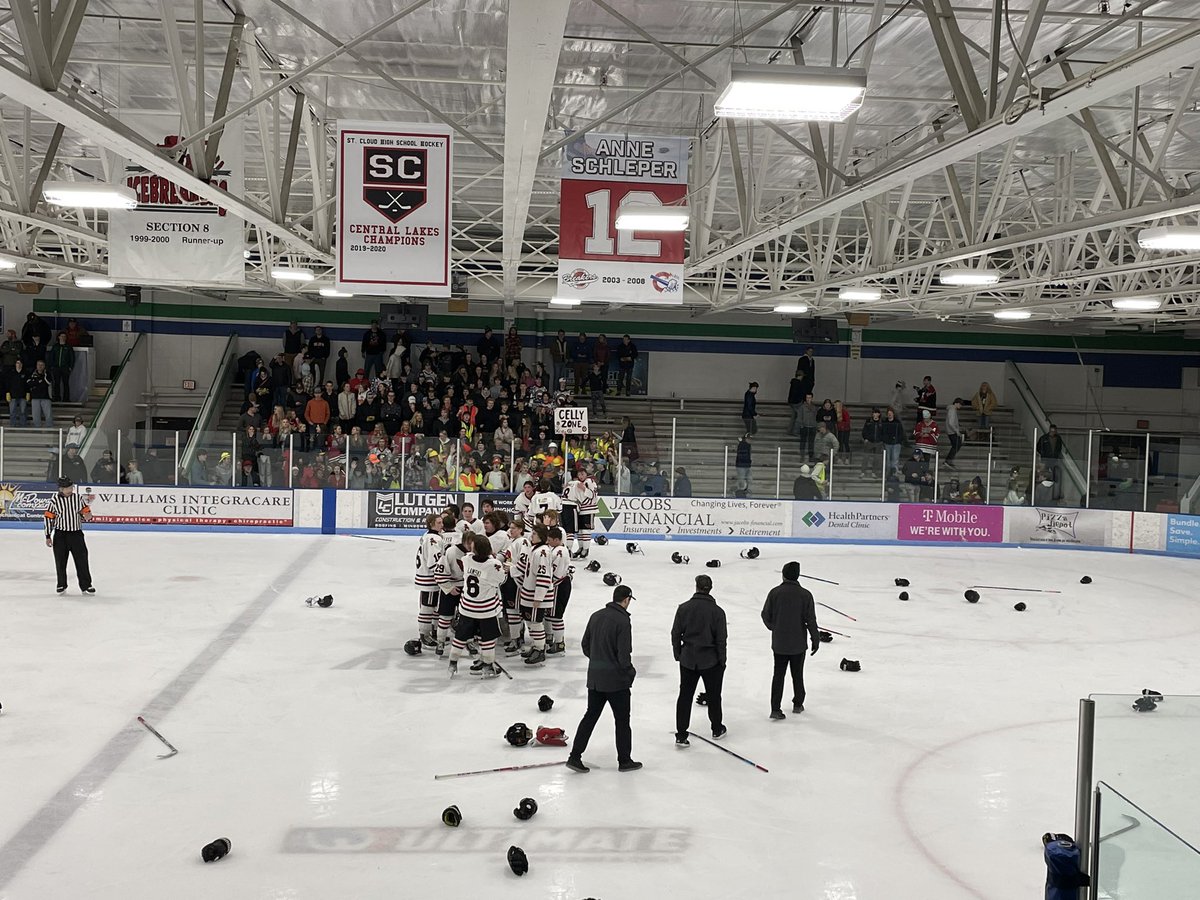 alexboyshockey's tweet image. 4-2 final!! We’re going to state!!