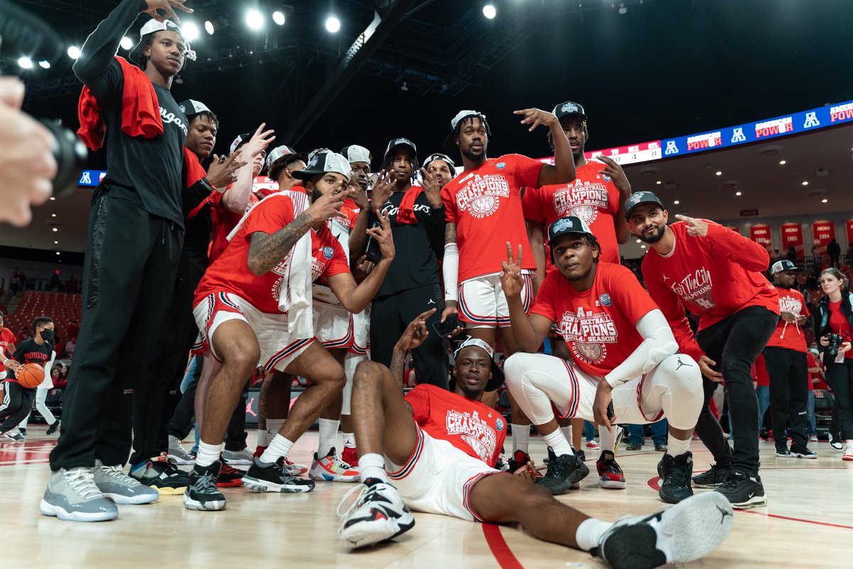 UHouston's tweet photo. For the 10th time in school history, the Houston Cougars are regular-season CONFERENCE CHAMPIONS! 🏆 https://t.co/HCQWZQ7FSM