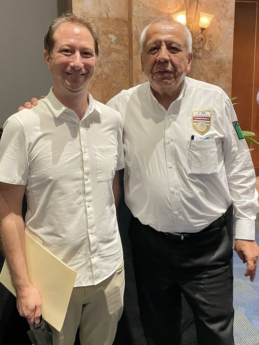 Exitosa reunión con <a href="/INAMI_mx/">INM</a>, felicito al comisionado <a href="/fgymexico/">Francisco Garduño Yañez</a> quien comparte nuestra preocupación por mejorar las condiciones migratorias en beneficio de nuestros visitantes.
@AHCancunPMeIM <a href="/AHRM_oficial/">AHRM</a> <a href="/AcluvaqOficial/">ACLUVAQ</a> <a href="/hotelestulum/">Asociación de Hoteles Tulum</a> @SgRubieradav