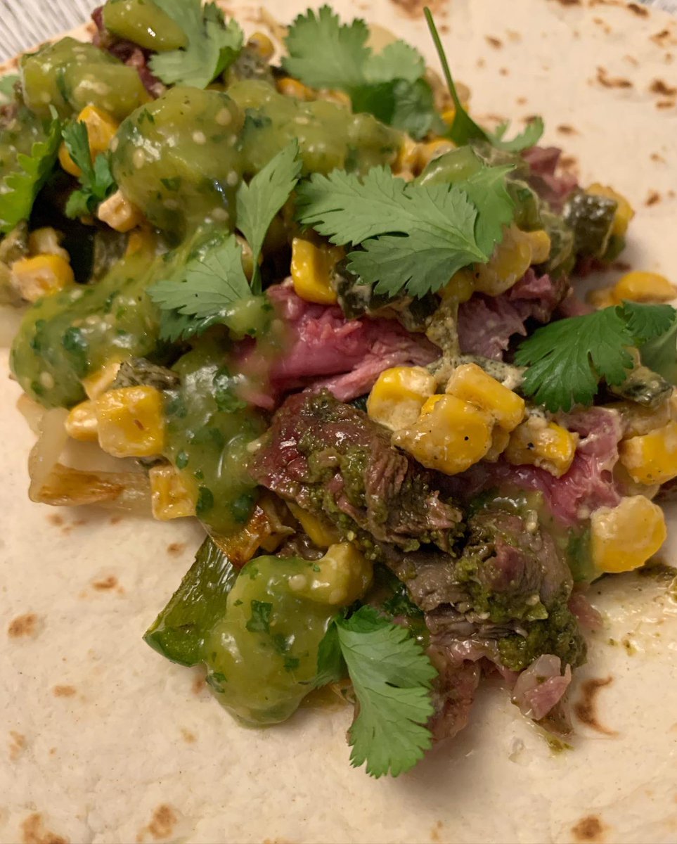 dallascarlson's tweet photo. Chuck roast tacos with peppers, onions, elote, and roasted tomatillo salsa.
.
#homechef #cheflife #truecooks #nycchef #chefdallascarlson #killinitinthekitchen #makinmygrandmasproud https://t.co/d7wjtyZruH