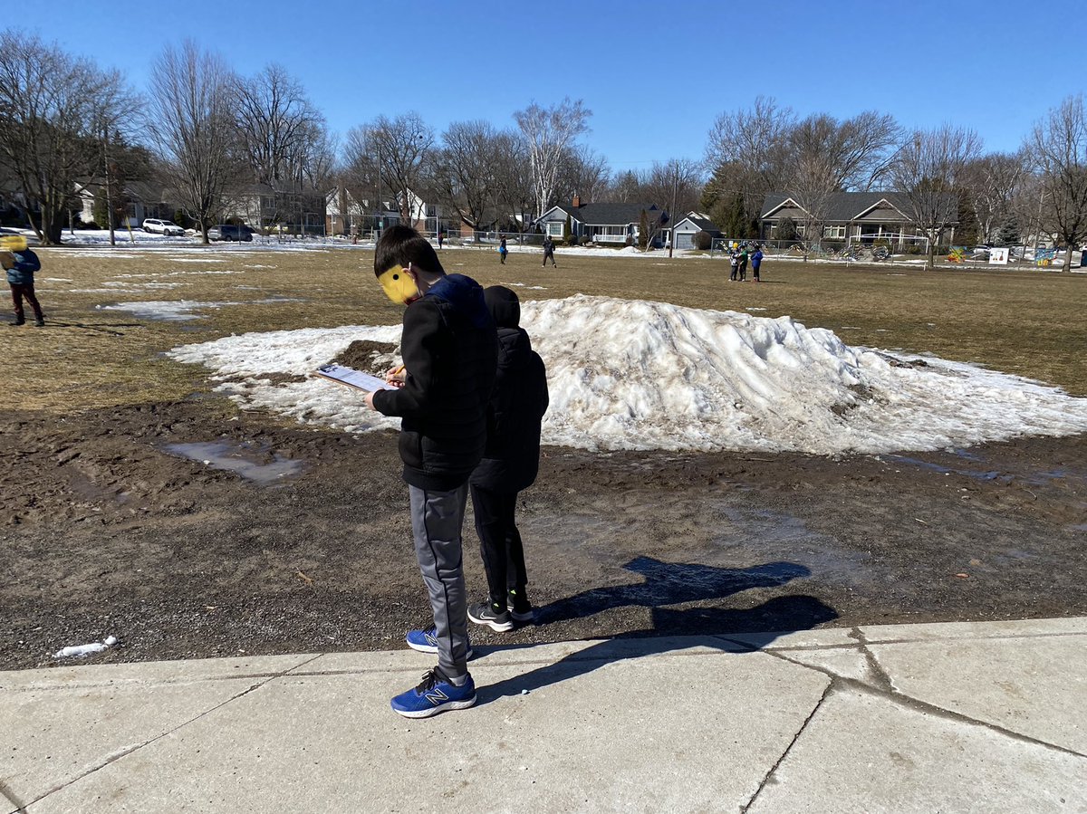MissMHazzard's tweet photo. 5-1 took Math outside today! We started a new angles unit and our first task was to explore our community and find as many examples of angles as we could! @LakeshorePS #grade5 #math #outdooreducation https://t.co/B1dYc1TVRy