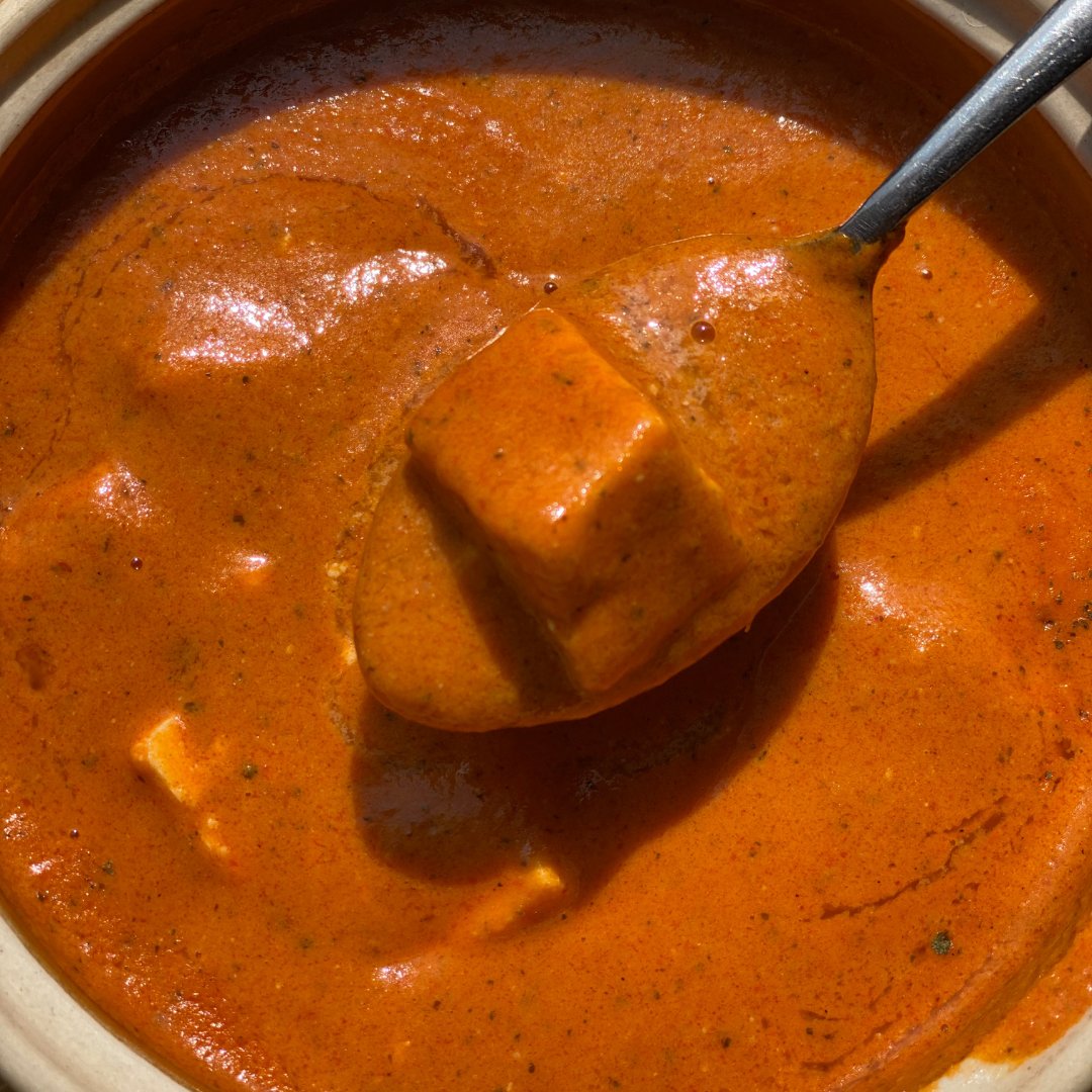 Our Paneer Makhanwala is rich in flavour, made with soft paneer cubes in a buttery, creamy, and oh-so-delicious tangy sauce. For a perfect weekend lunch at home, pair it with our Naans or Jeera Rice.

#Foodies #Lunch #Paneer #ButterPaneer