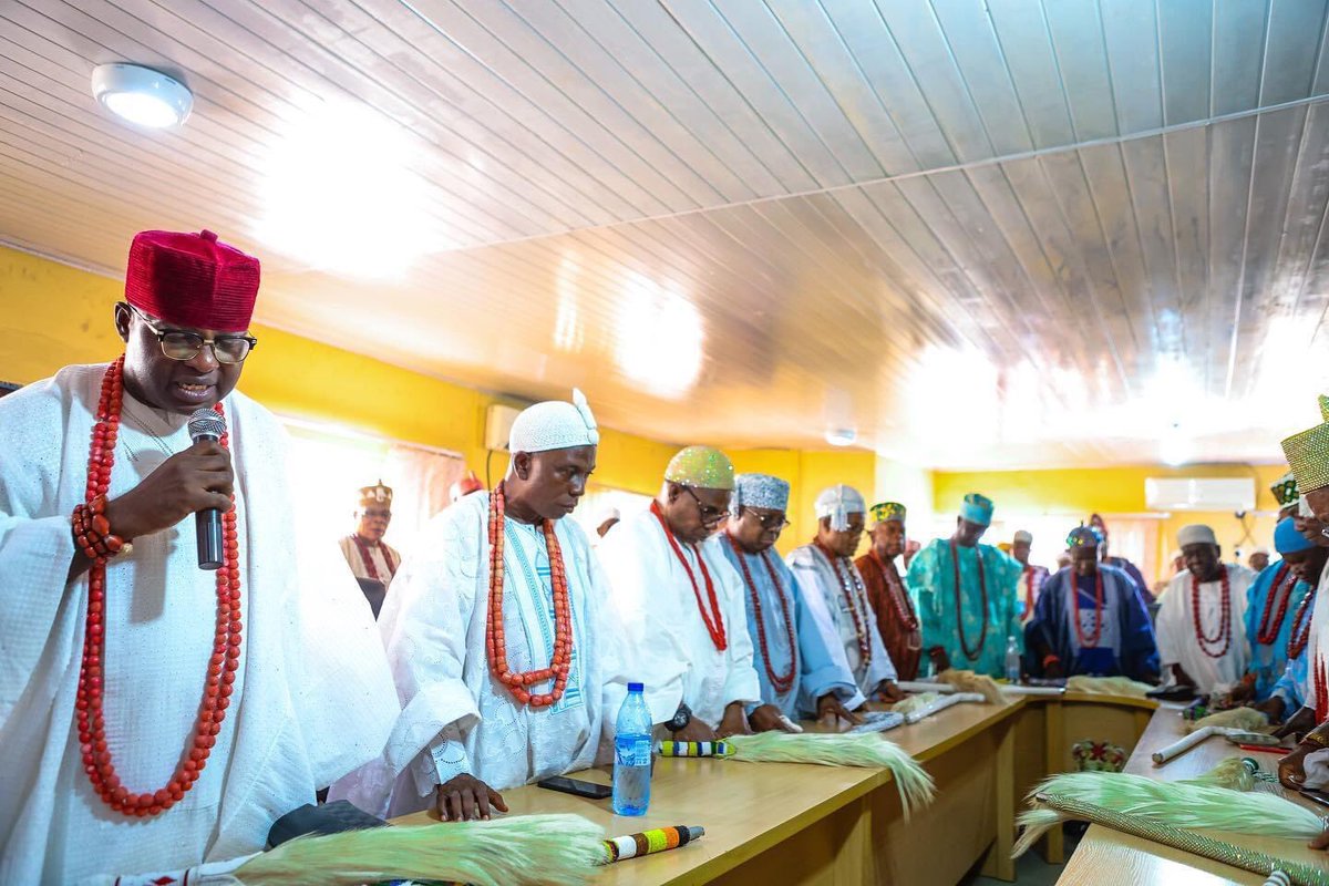 TheABATMovement's tweet photo. @officialABAT received a warm welcome at the Palace of the Ewi of Ado Ekiti after a lengthy consultation with Ekiti Royal Fathers at the Council Chambers on Thursday. @AsiwajuSupport @TinubuOrg @Progressive4BAT @BatProjects23 @xagreat @DeeOneAyekooto https://t.co/KUOTNzEk4g