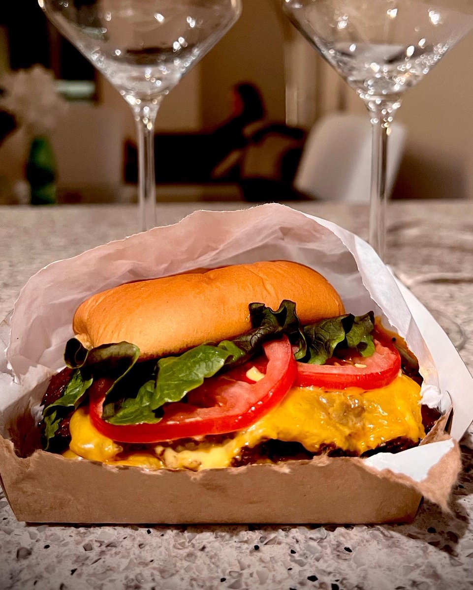 BeyondTheGrapes's tweet image. Côtes du Rhône night… and paired with? Yes! @shakeshack burger! Can’t miss; must try! (The boldness of the wine with the fatty-salty burger worked perfectly!) #LifeInDC
