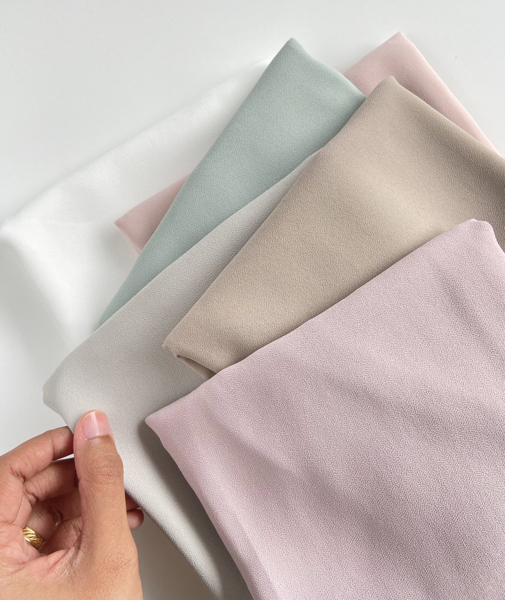 girls if korang nak cari chiffon shawl yang lembut &amp; flowy, please lah beli from this shop 😭

i dah beli haritu, sumpah suka gila sebab it’s ironless &amp; warna dia semua cantik-cantik! 🤍
