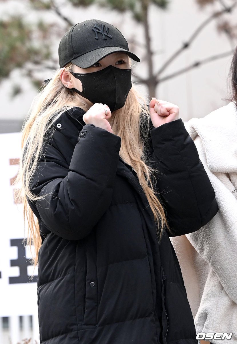 chaeyeonpc's tweet photo. chaehyun today ! https://t.co/K0LQGynqUW