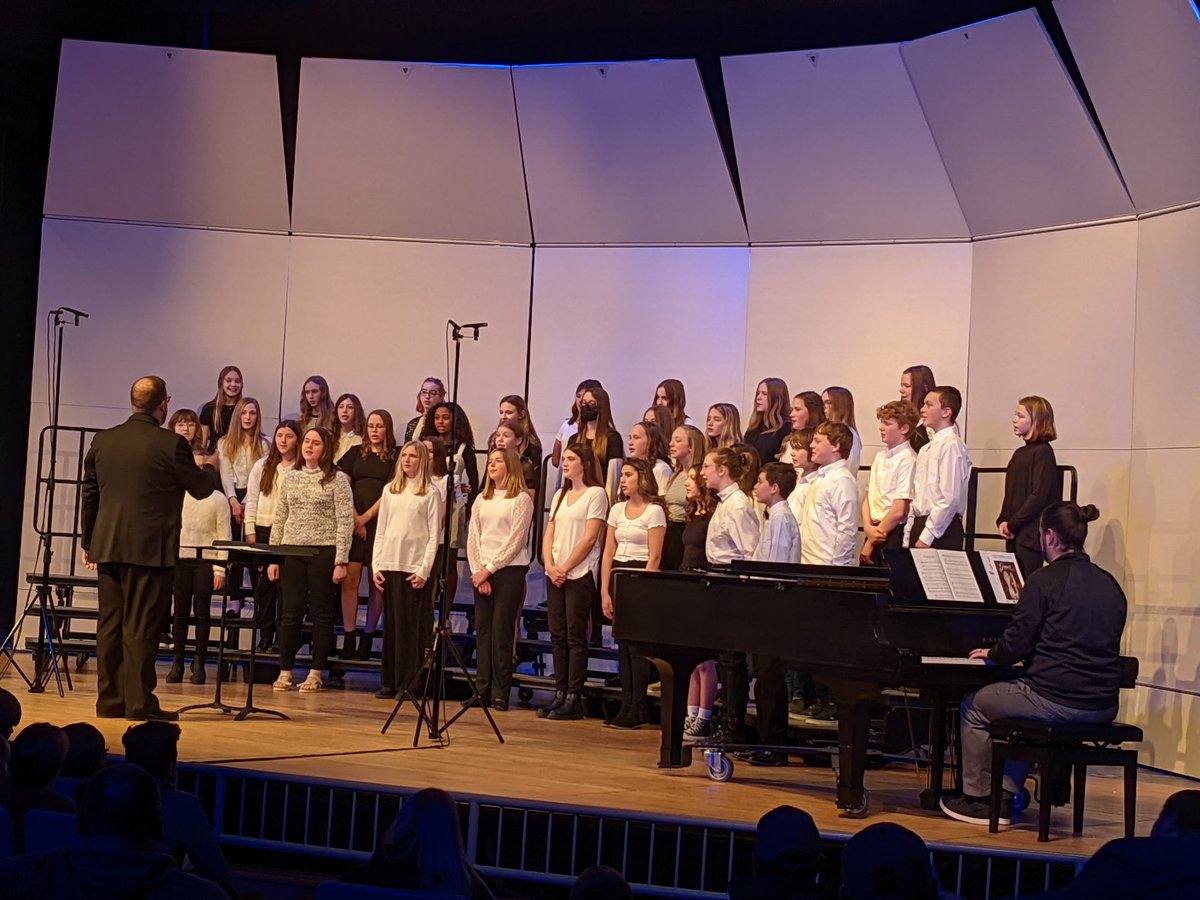 Fantastic concert tonight by the 7th and 8th grade choirs! S/O to Mr. Faller for accompanying their beautiful voices! <a href="/KMMS_Larsen/">K-M Middle School</a> <a href="/KM_Activities/">KM Activities</a> #kometpride