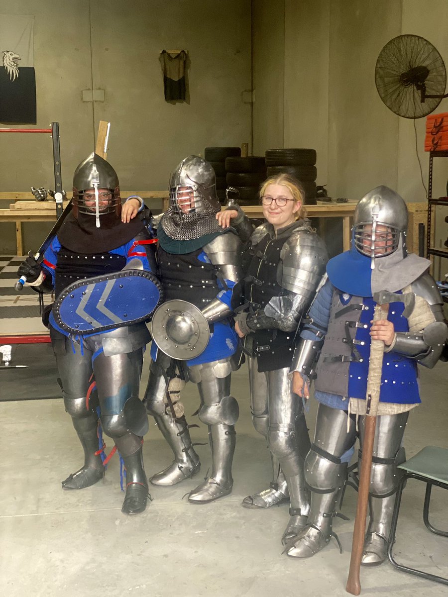 westernwolves's tweet photo. Our women!
#buhurt #hmb #bohurt #medievalmma #shefights https://t.co/o9DQCqhvzo