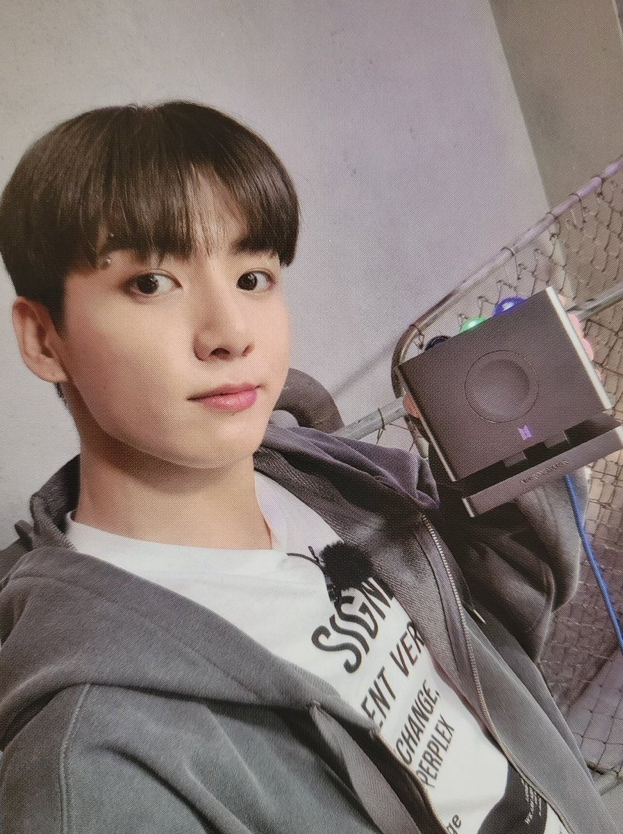 jungkook's photocard and making log pic with his mikrokosmos mood