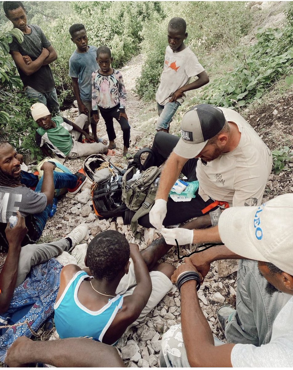 Dhaitifoundati1's tweet photo. We are currently collecting donations to send and bring down to Haiti clothes, toys, hygiene products any and all donations help#nan tout zonne défavorisé #timoune yo besoin aide https://t.co/LOPguI7kUf