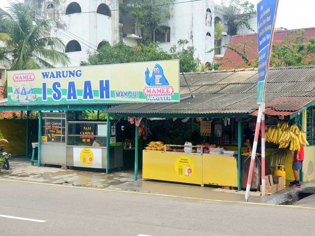 MelakaOh's tweet photo. Sebenarnya makan nasi dan lauk sprt #NasiLemakMelaka ataupun #NasiCampur waktu sarapan pagi itu tiada salah, terutama apabila badan kita perlukan tenaga. Cuma jangan berlebihan dan seterusnya giatkan gerakan atau senaman badan. https://t.co/hzL6gXIpl2