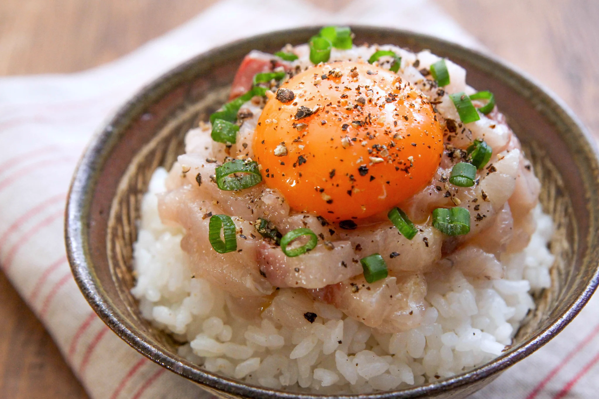 やみつきの味に仕上がる？！ブリのお刺身を使った丼ものレシピ！