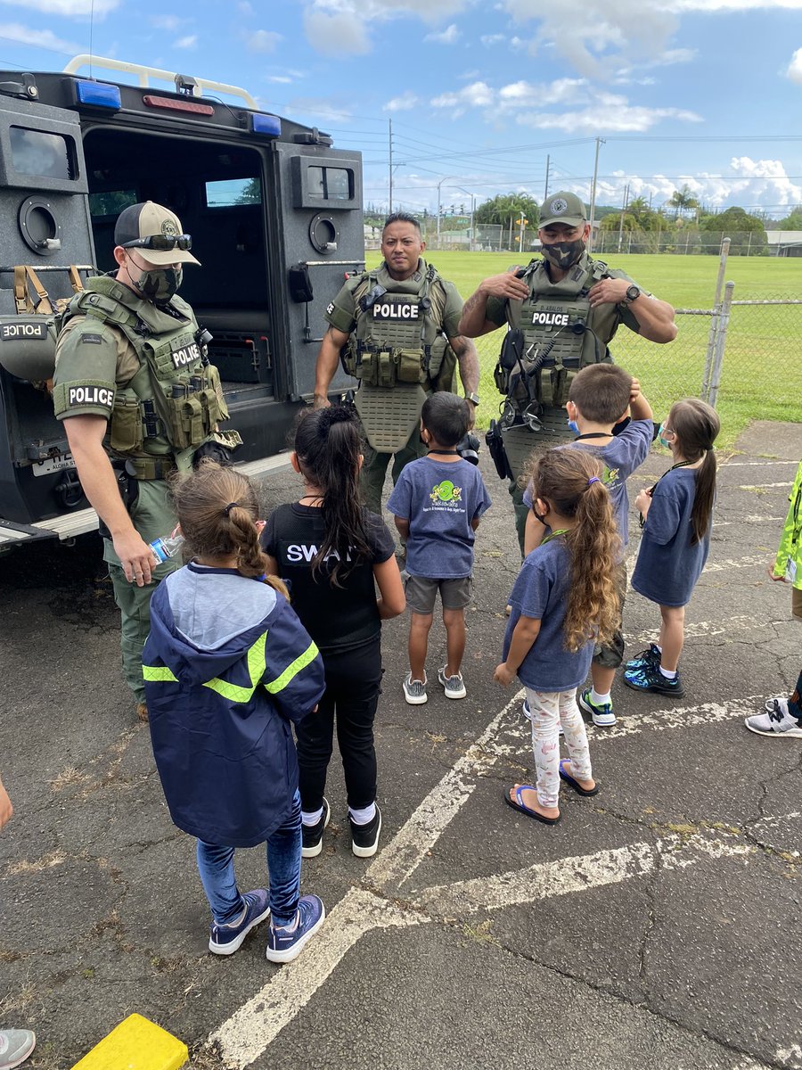 @WaiakeawaenaEl ‘s Career Week helped students begin to set goals for the future by exploring their interests and the different careers in our community. <a href="/Lead_HI/">Hawaii Certification Institute for School Leaders</a> #careerreadiness #communityreadiness #thefutureiskeiki