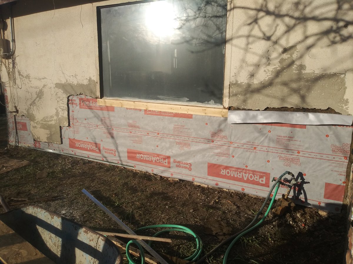 I had to tear out a ton of stucco to replace the wood the termites destroyed for a footer to run new corners. Just about got the wire done today. Monday morning I should be mixing Stucco and getting the rest of the Repairs on the outside done and prep'd for paint https://t.co/Hfzq9GuFTj