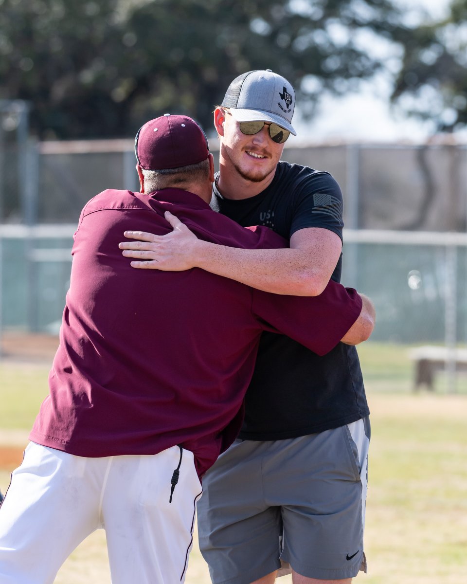HenryHueyPhoto's tweet photo. Mason Thompson, relief pitcher for the Washington Nationals and Round Rock High class of 2016, threw out the first pitch at the RRISD Legends tournament at Round Rock on March 3, 2022. @Rockhardball @DragonNationRR @varsity_news @FanstandATX @FlxAtx @Nationals https://t.co/MxCj50EGLm
