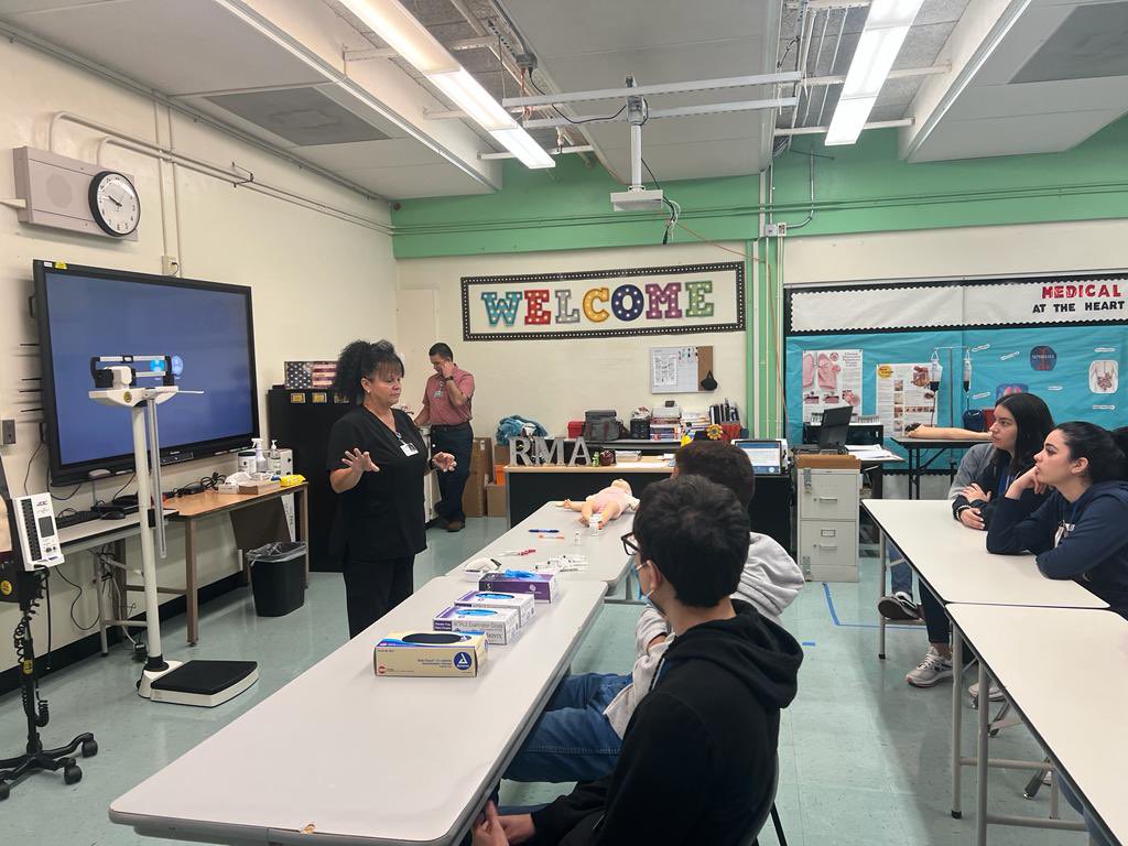 MlecTech's tweet image. SMA students from @HMLAdultEd applying theory to practice during their IET training @MlecTech Medical Assisting program @AmericanAdultEd @HMLSrHighSchool @MLECPrin @LFig610 @LuisEDiazDEOA @mantilla1776 @verenanro #CareerInAYear