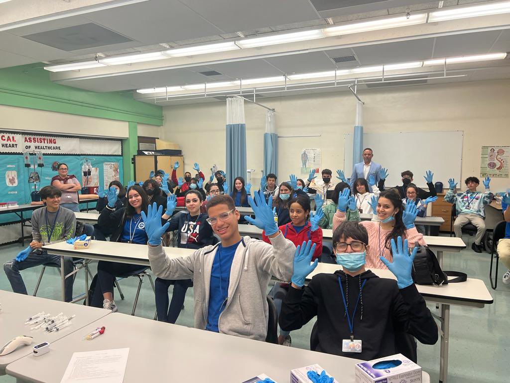 MlecTech's tweet image. SMA students from @HMLAdultEd applying theory to practice during their IET training @MlecTech Medical Assisting program @AmericanAdultEd @HMLSrHighSchool @MLECPrin @LFig610 @LuisEDiazDEOA @mantilla1776 @verenanro #CareerInAYear