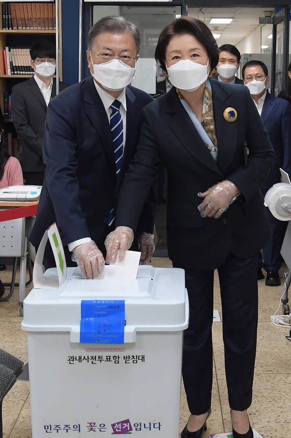 두 분이 왜구당에 투표하셨을리가 없잖아?
나는 대통령님께서 가시는 길로 따라간다.