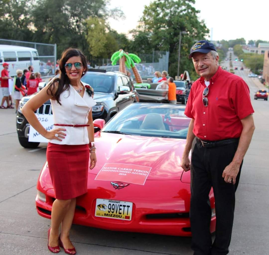 CarrieTergin's tweet photo. Happy Birthday to the best parade driver I could ever ask for! Love you dad! #MayorDaughter 🎉❤🎂🏎 https://t.co/XWIY3xI5lP