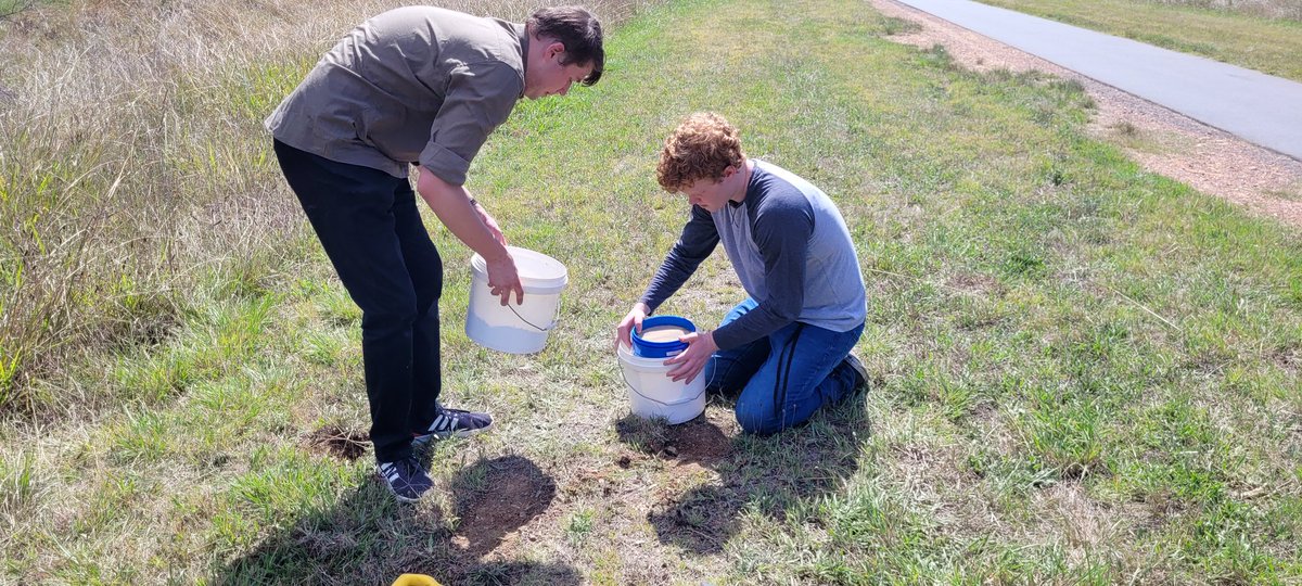 Fiona Dyer (@fionadyer) on Twitter photo Friday field work. <a href="/UniCanberra/">University of Canberra</a> <a href="/UCSciTech/">UC Faculty of Science and Technology</a> @UC_CAWS Ecochemistry students sampling urban soils. <a href="/rod_ubrihien/">Rodney Ubrihien</a> Friday field work. <a href="/UniCanberra/">University of Canberra</a> <a href="/UCSciTech/">UC Faculty of Science and Technology</a> @UC_CAWS Ecochemistry students sampling urban soils. <a href="/rod_ubrihien/">Rodney Ubrihien</a>