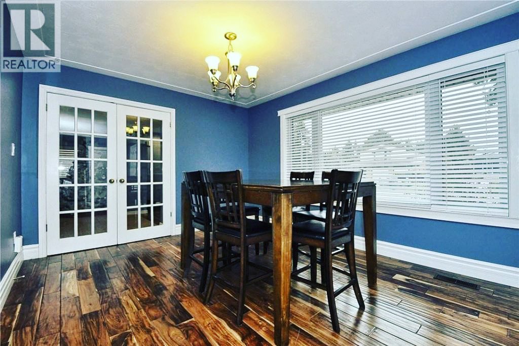 K_OConstruction's tweet photo. Knockout Construction revived this dining room with Fresh Paint and gorgeous Acacia Floors.
https://t.co/5pCneM6w5d
#finedining #homesweethome
#bluerare #style #acacia https://t.co/At0yrC0FQ8
